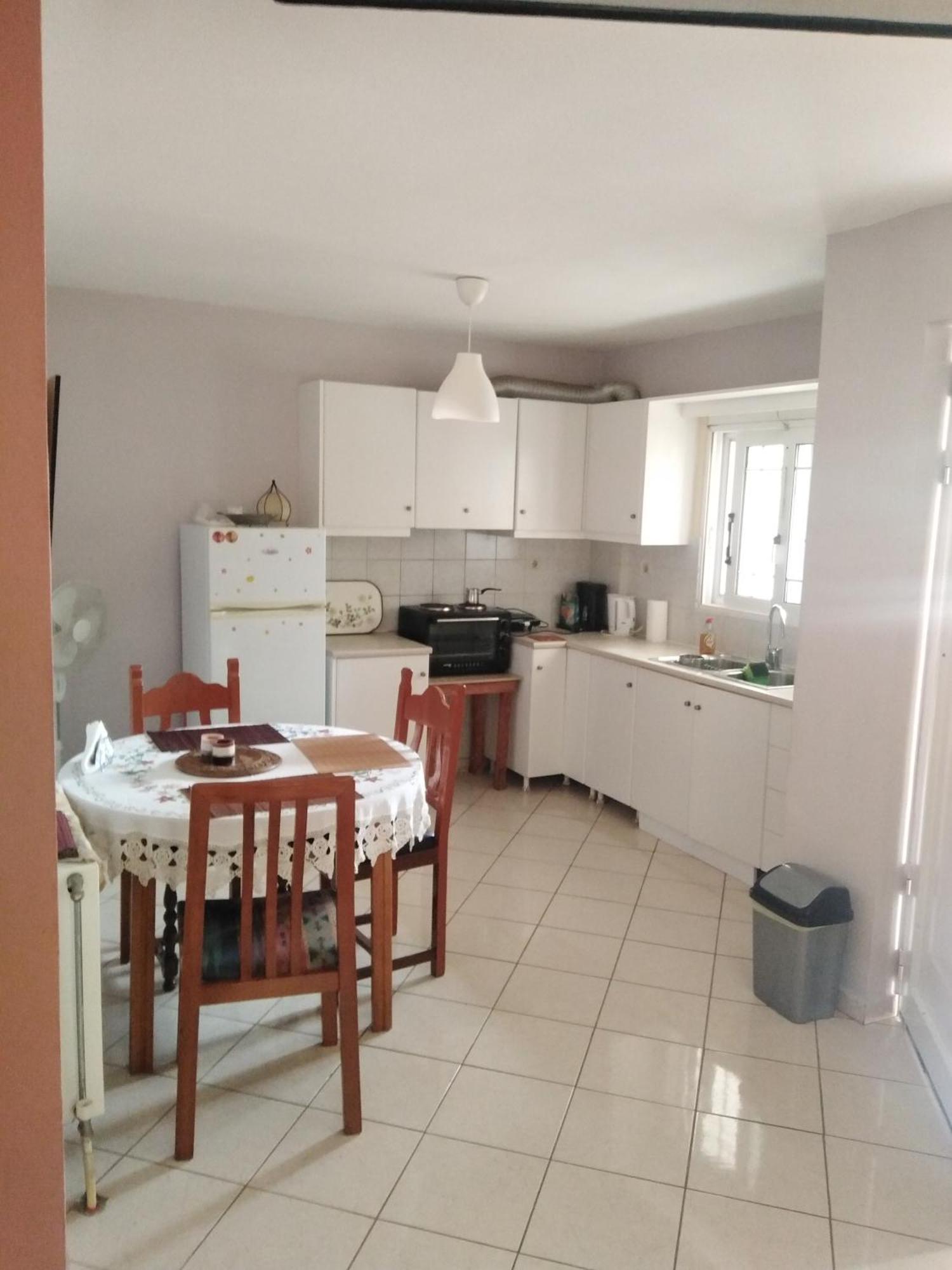 Stavros Apartments Артемида Екстериор снимка